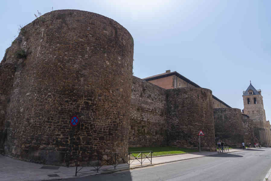 León 071 - muralla Romana.jpg